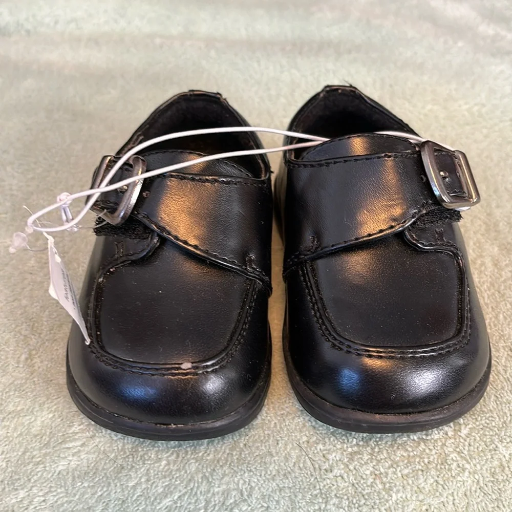 Genuine kids buy Oshkosh size 4 dress shoes, black